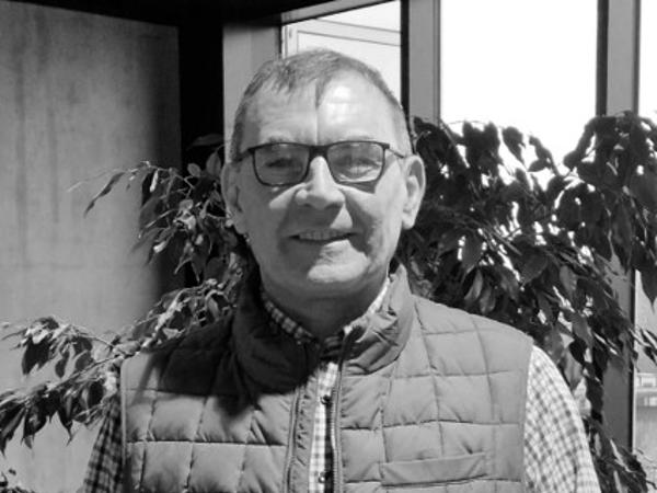 une personne en gilet