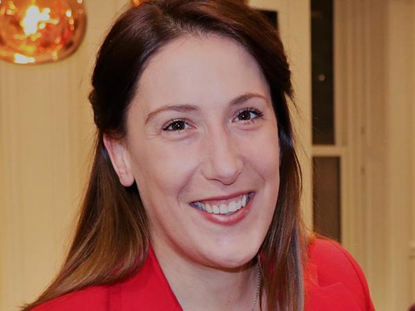 Sarah Owen Headshot (1)