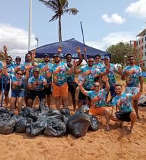 Un grupo de personas posando para una foto