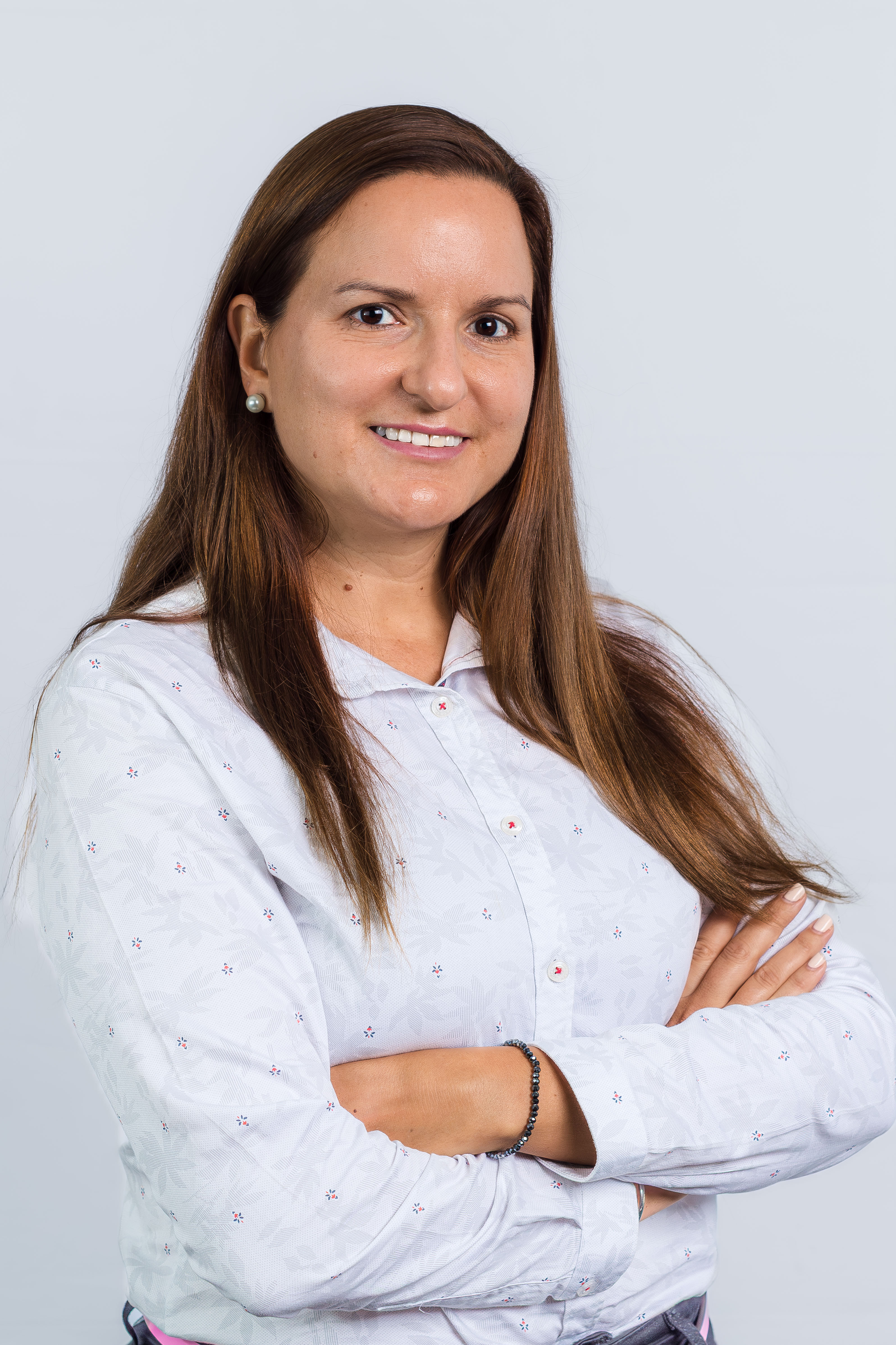 Una persona con los brazos cruzados