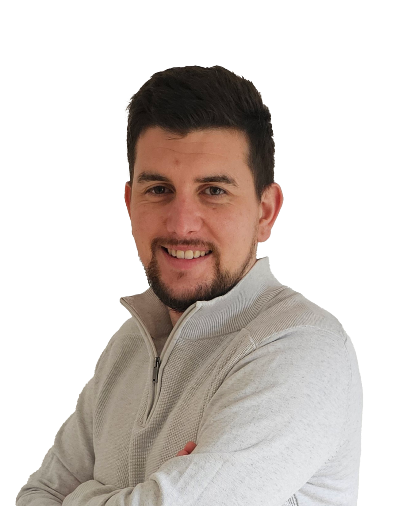 une personne avec une barbe et une moustache portant un chandail blanc